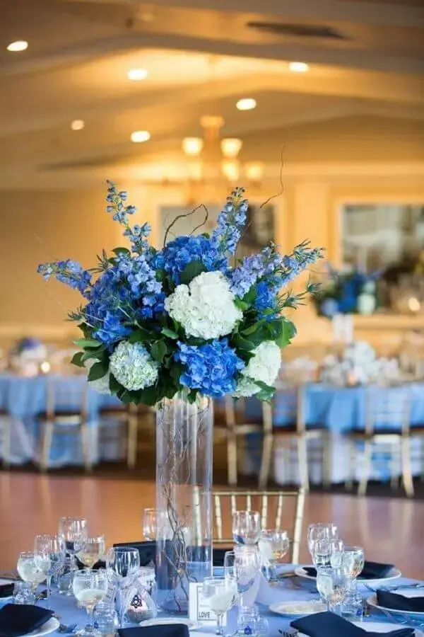 arranjos de flores para decoração de casamento azul Foto Flowers By Danielle LLC