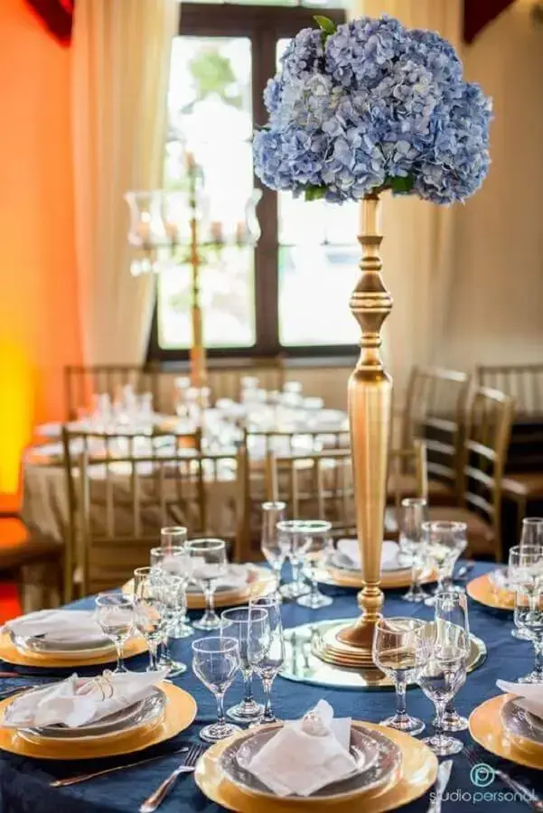 arranjos de flores para decoração de casamento azul e dourado Foto Personal de Casamento