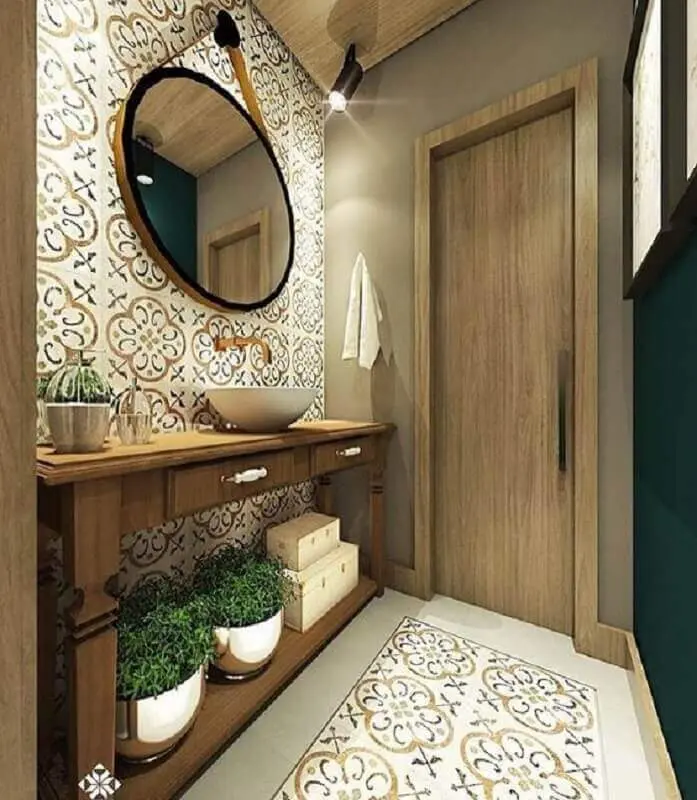 azulejo estampado para decoração de banheiro rústico com espelho redondo Foto Conexão Décor