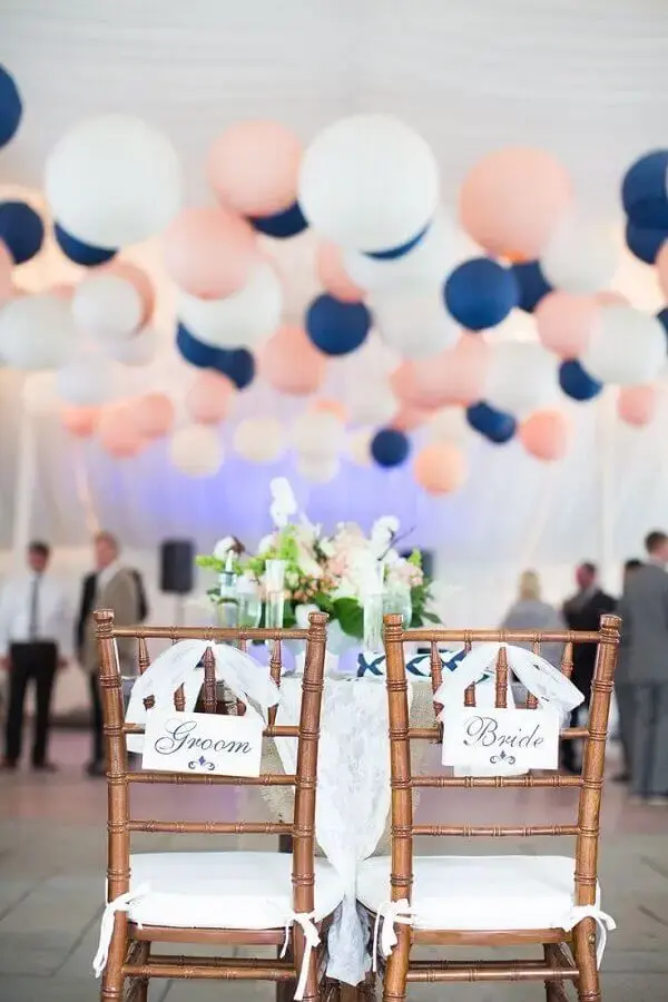 balões no teto para decoração de casamento azul e rosa Foto Party Style