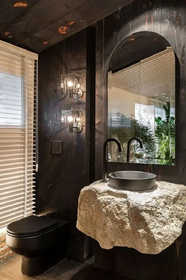banheiro rústico moderno decorado com bancada de pedra Foto Casa de Valentina