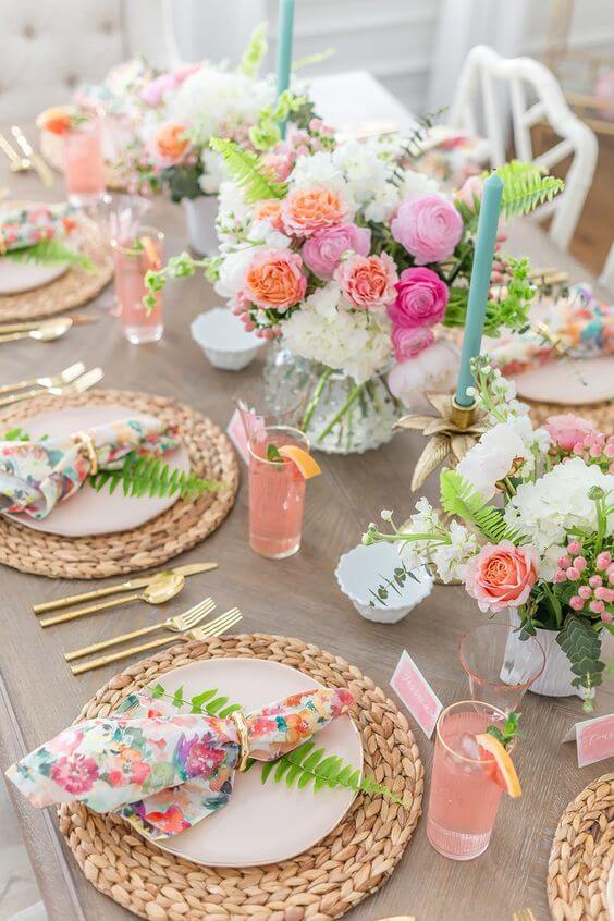 Como dobrar guardanapo colorido para mesa com flores