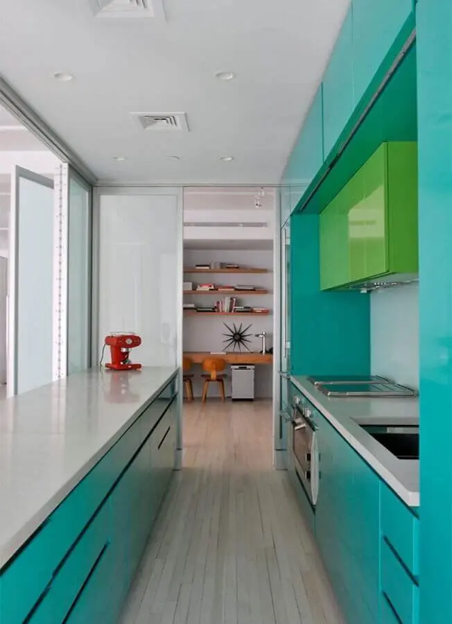 decoração clean para cozinha verde água planejada com armário verde oliva Foto Deavita