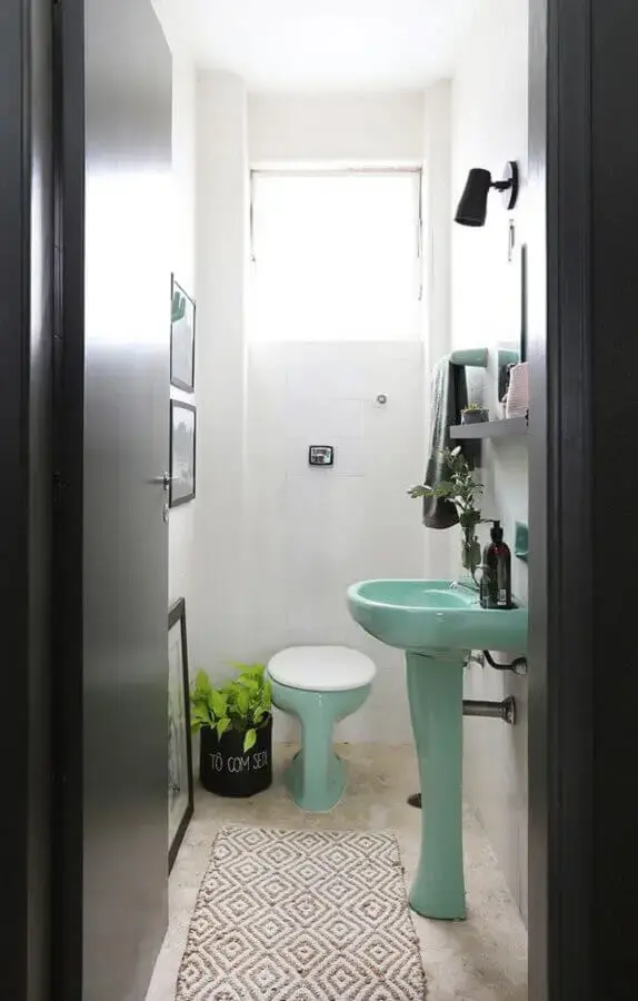 decoração com plantas em banheiro pequeno e simples Foto FNCR Arquitetura