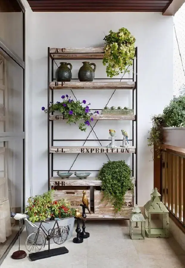 decoração com plantas para varanda com estante simples Foto Casa de Valentina