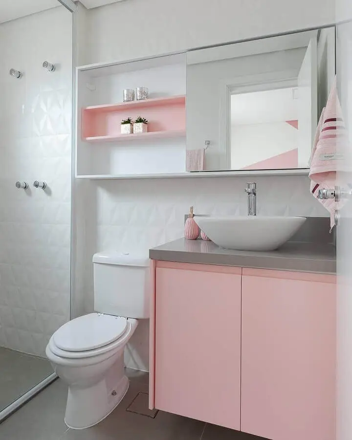 decoração de banheiro branco com gabinete e nicho na cor rosa pastel Foto Webcomunica