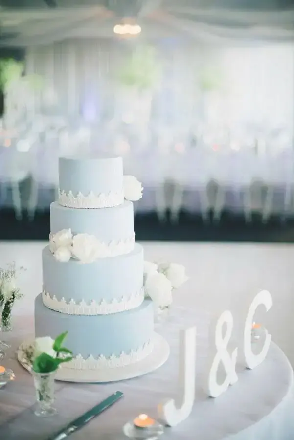 decoração de casamento azul com bolo decorado 4 andares Foto Weddbook