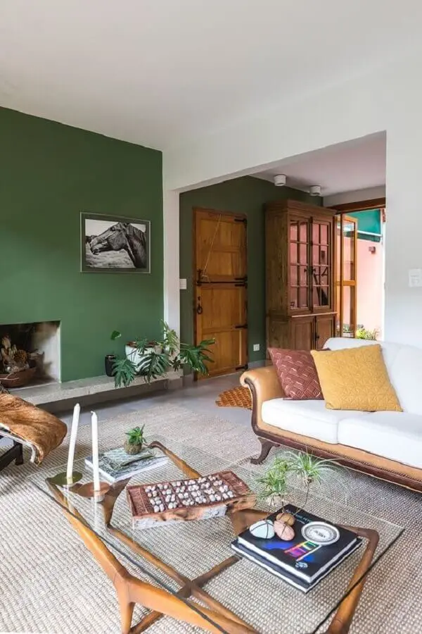 decoração de sala verde com lareira Foto Casa de Valentina