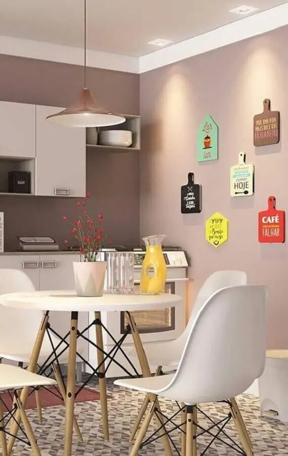 decoração divertida com quadros com frases para cozinha Foto Revista VD