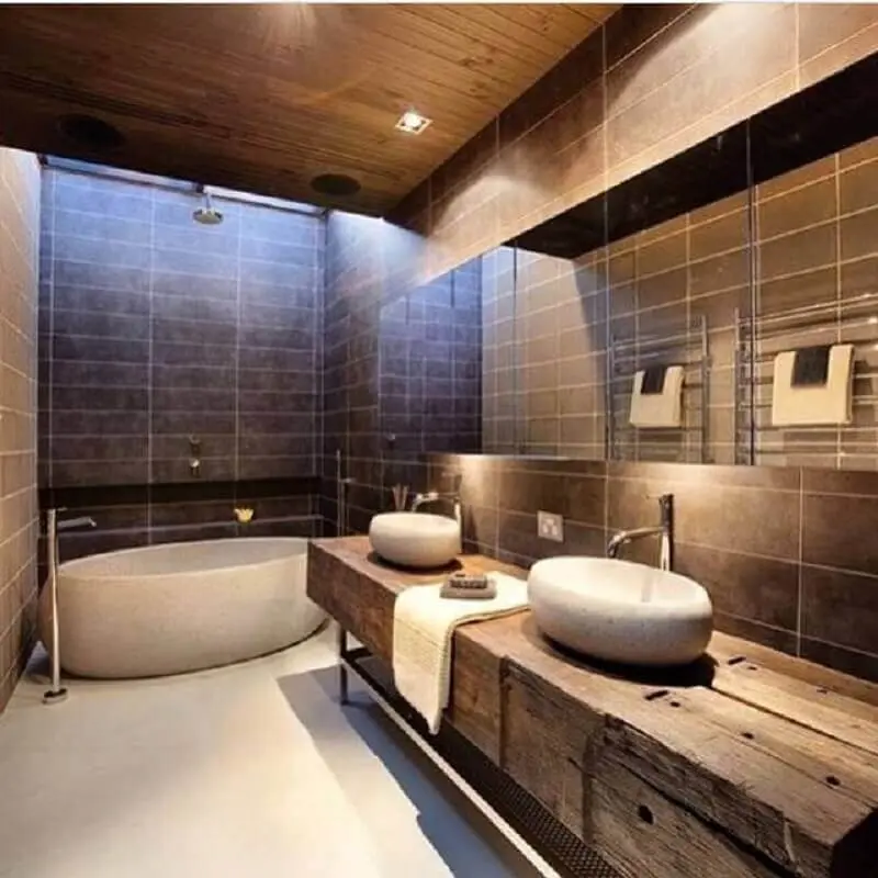 decoração para banheiro rústico moderno com banheira Foto Mica Arquitetura