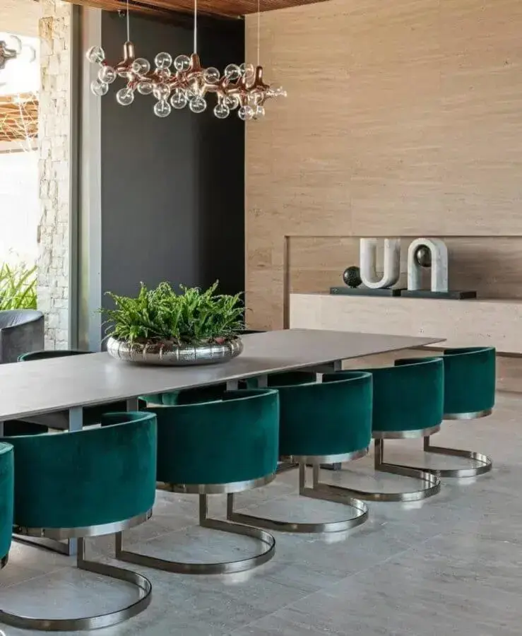 decoração para sala de jantar com cadeiras verde esmeralda modernas Foto Maurício Karam Arquitetura