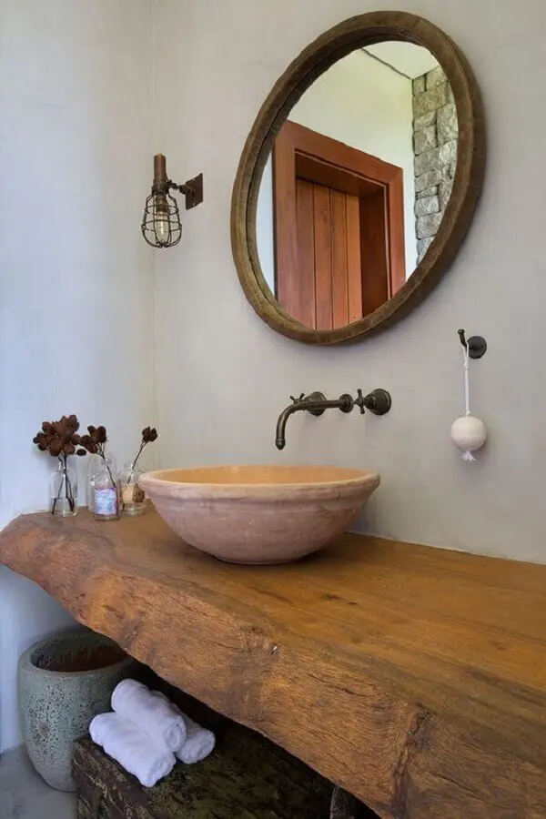 espelho rústico para banheiro decorado com bancada de madeira Foto Casa de Valentina