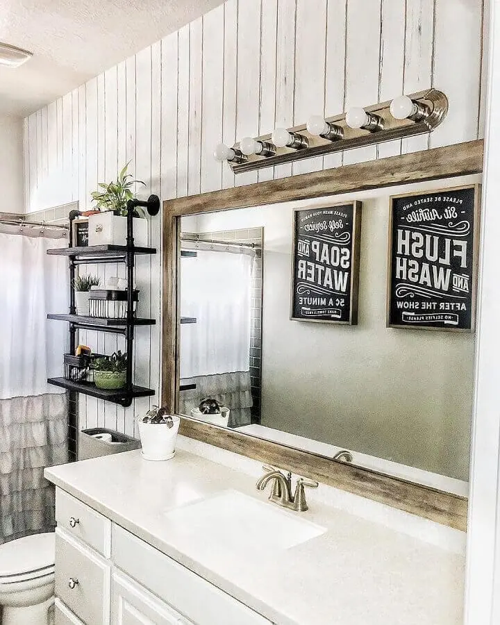 espelho rústico para banheiro decorado com prateleiras de ferro Foto DIY Home Decor