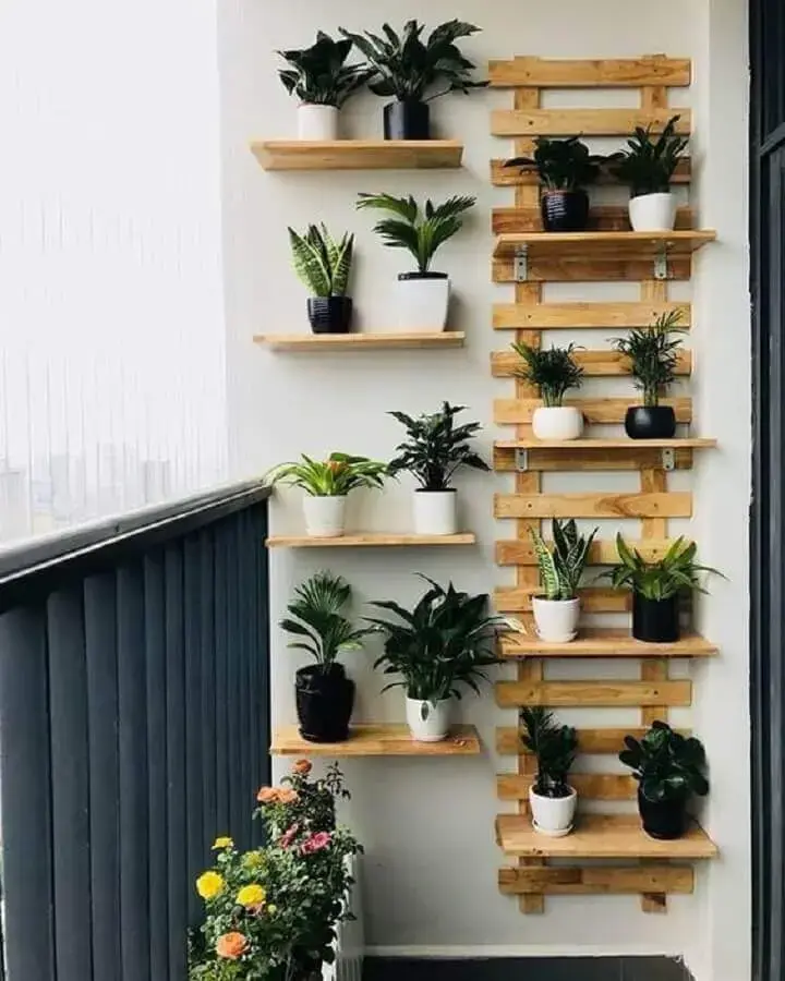 ideia simples de decoração com plantas na parede Foto Revista VD