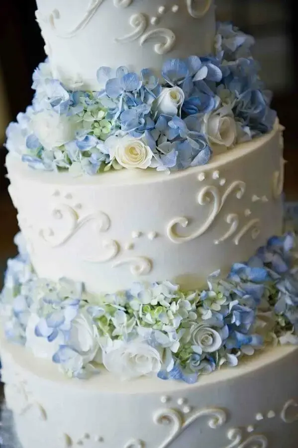 lindo bolo decorado para decoração de casamento azul e branco Foto Pinterest