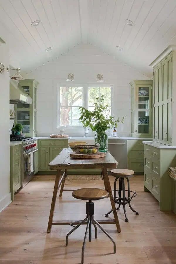 mesa de madeira rústica para decoração de cozinha verde musgo planejada Foto Pinterest