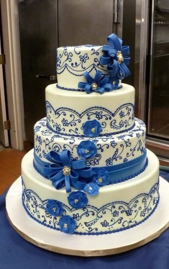 modelo de bolo decorado para casamento azul e branco Foto Pinterest