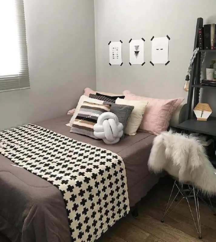 peseira preta e branca para decoração de quarto simples Foto Pinterest