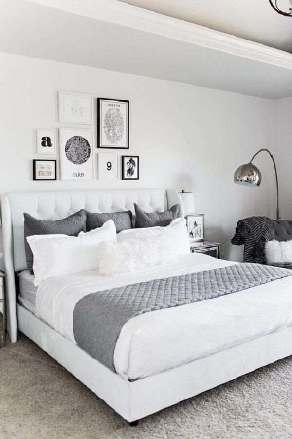 quarto branco e cinza decorado com peseira decorativa Foto Pinterest