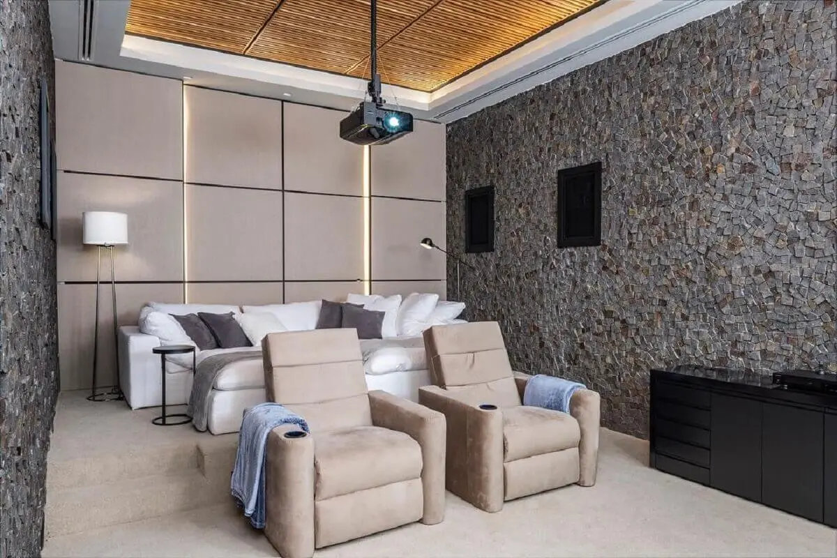 sala com estilo industrial decorada com poltronas reclináveis bege Foto Pinterest