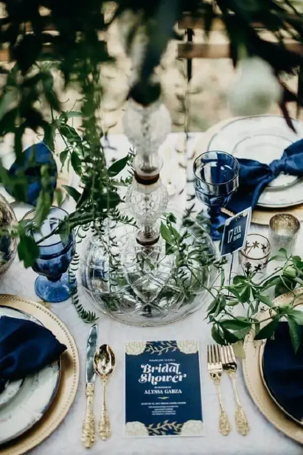 sofisticada decoração de casamento azul e dourado Foto Noiva Ansiosa