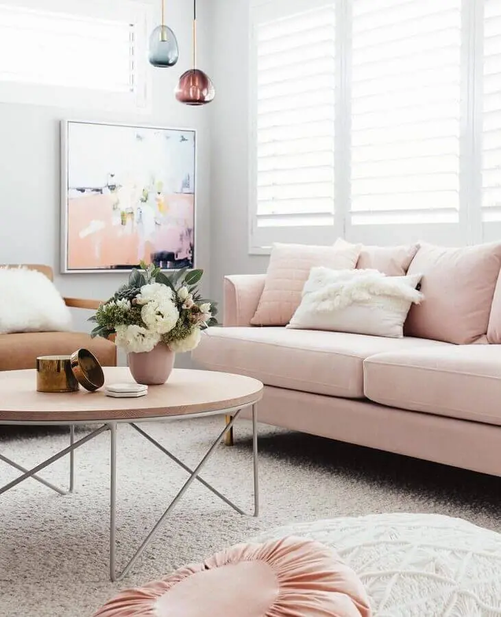 sofá rosa pastel para sala branca decorada Foto Pinterest