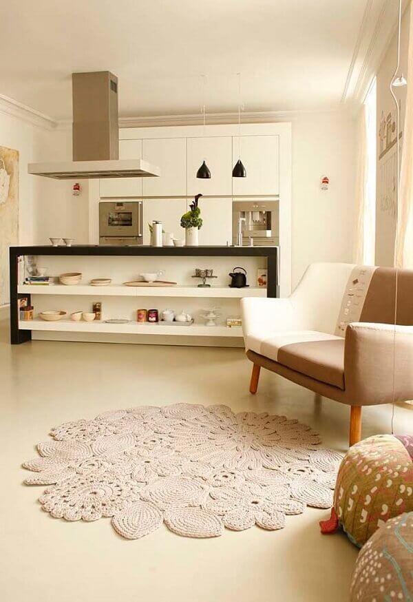 Veja como fazer um tapete artesanal para sala de estar 