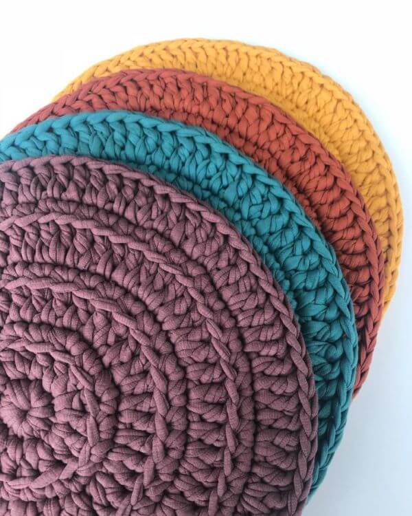 Tapete artesanal de crochê colorido
