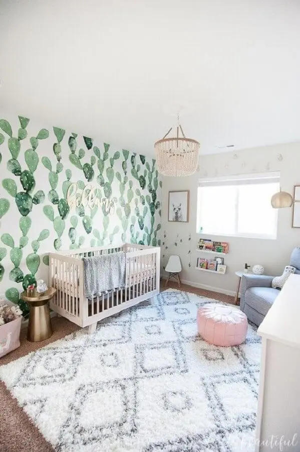 tapetes para quarto de bebê decorado com papel de parede de cactos Foto Dwell Beautiful