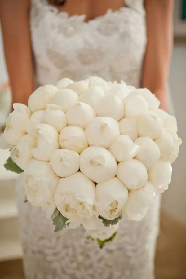 Buquê maravilhoso formado com flores de Peônia branca
