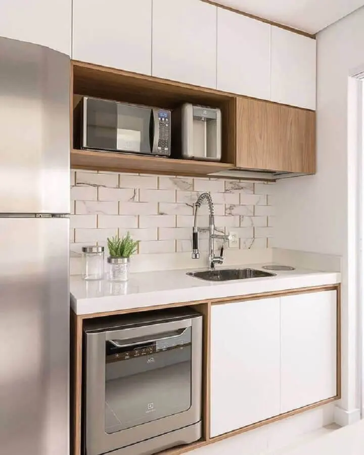 Decoração clean para cozinha compacta com pia Foto Futurist Architecture