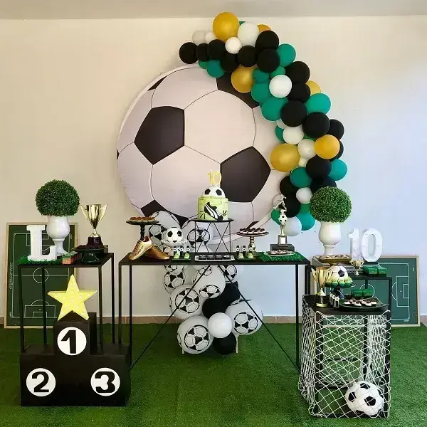 Decoração simples para festa com tema futebol