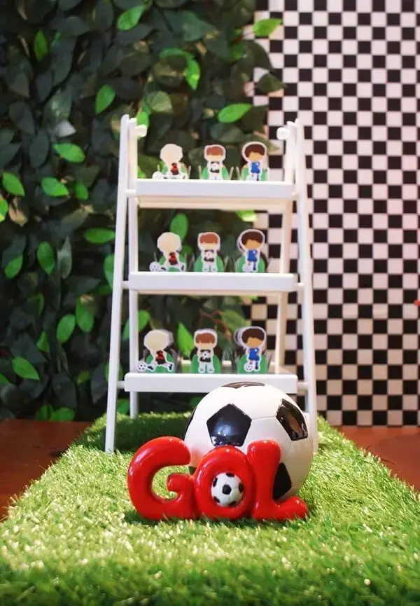 Detalhes da decoração de festa infantil tema futebol
