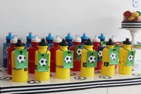 Garrafinhas de água personalizadas com tema futebol festa infantil
