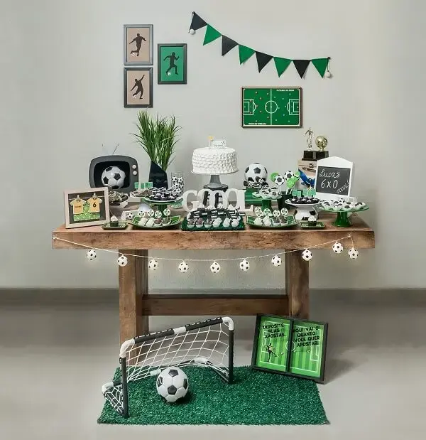 Modelo de decoração simples para festa tema futebol