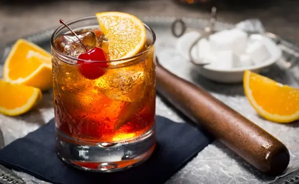 O copo Old Fashioned é ideal para bebidas que venham acompanhadas de gelo