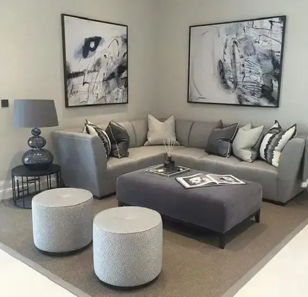 O sofá de canto pequeno traz beleza, conforto e otimiza espaços compactos