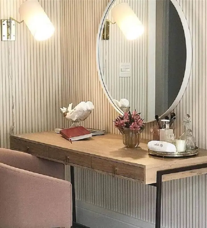 abajur de parede para decoração de penteadeira de madeira com espelho redondo Foto Cristiana Bertolucci Estúdio