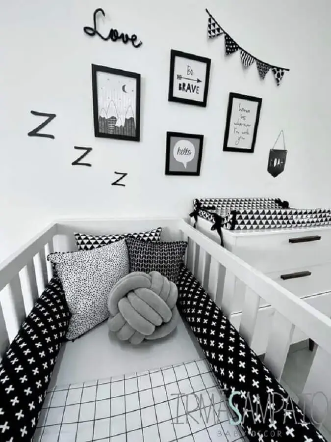almofadas para quarto de bebê branco e preto Foto Irmãs Sampaio