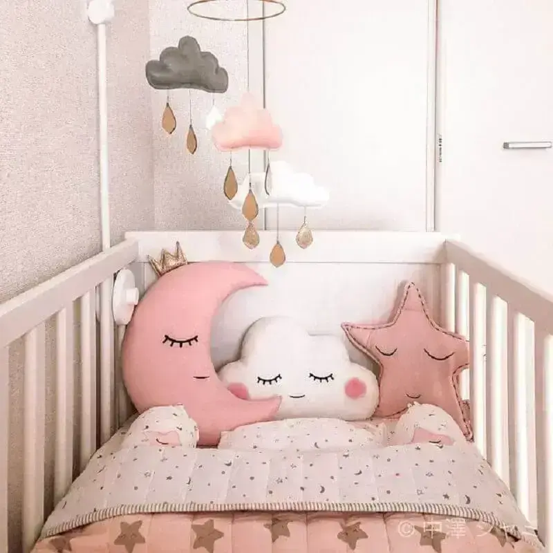 almofadas para quarto de bebê branco e rosa Foto Pinterest