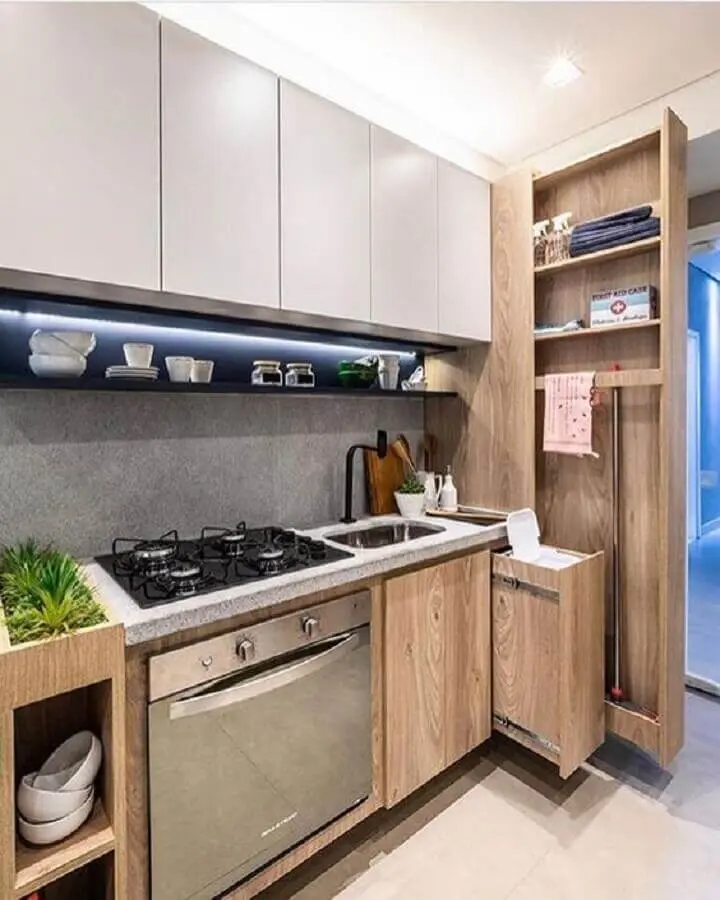 armário de cozinha compacta planejada com acabamento em madeira Foto Pinterest
