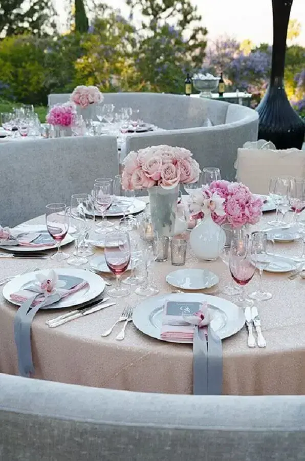 arranjos de rosas para decoração de bodas de cristal ao ar livre Foto Pinterest