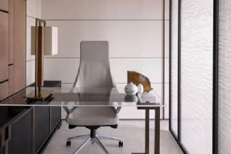 cadeira de escritório confortável para coluna Foto Hirsch Bedner Associates