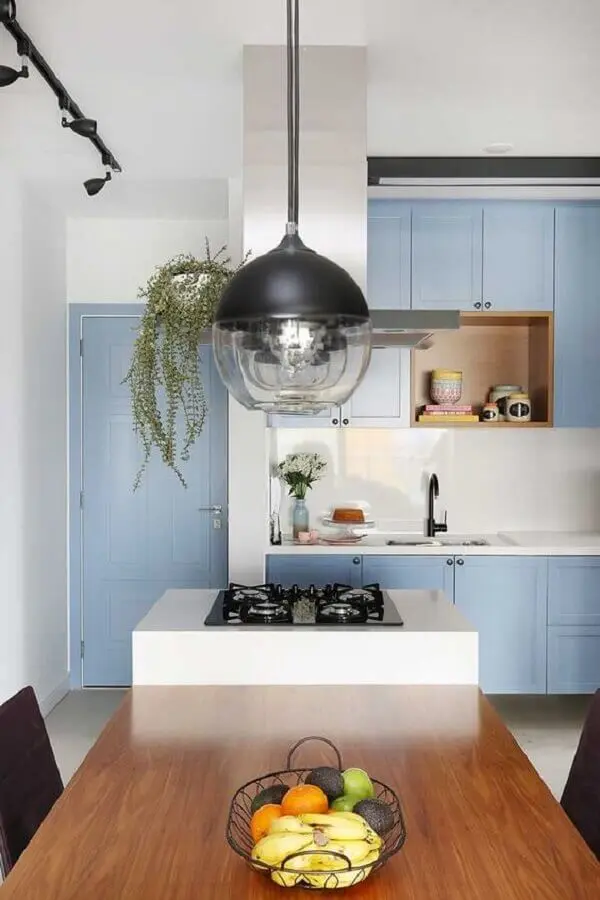 casa decorada com portas e armários de cozinha na cor azul pastel Foto Casa de Valentina