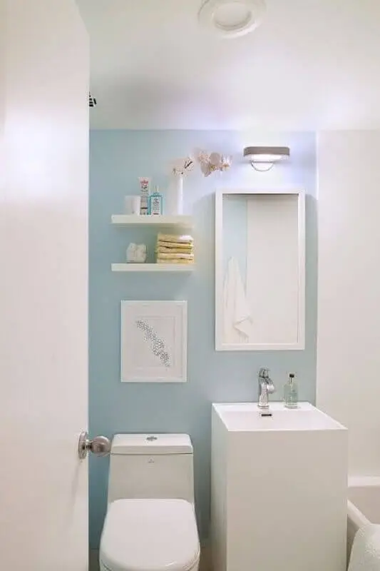 decoração azul pastel e branco para banheiro Foto Achados de Decoração