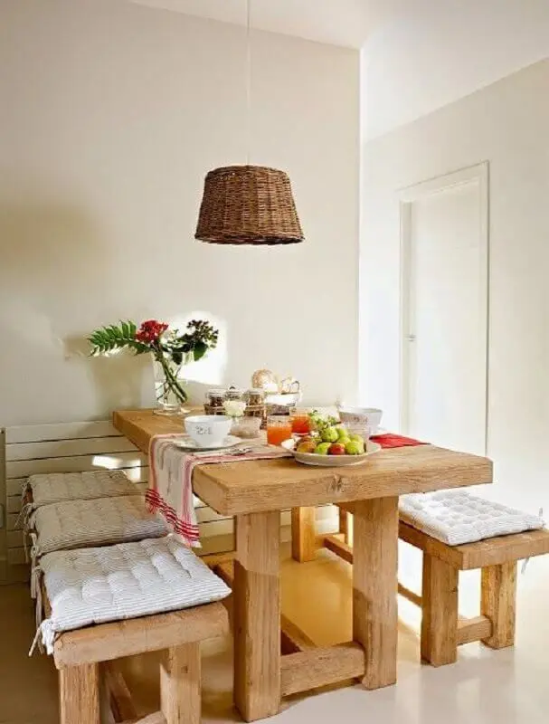 decoração clean com mesa rústica com banco de madeira Foto Pinterest