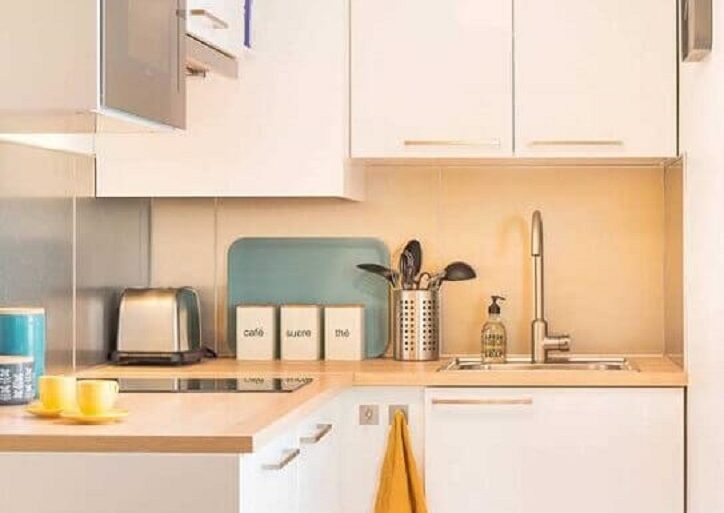 decoração clean para cozinha compacta com pia toda branca Foto Pinterest