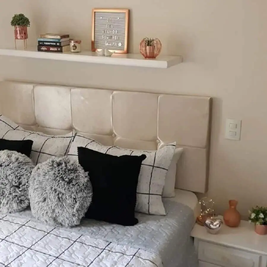 decoração clean para quarto com cabeceira cor pérola Foto Pinterest
