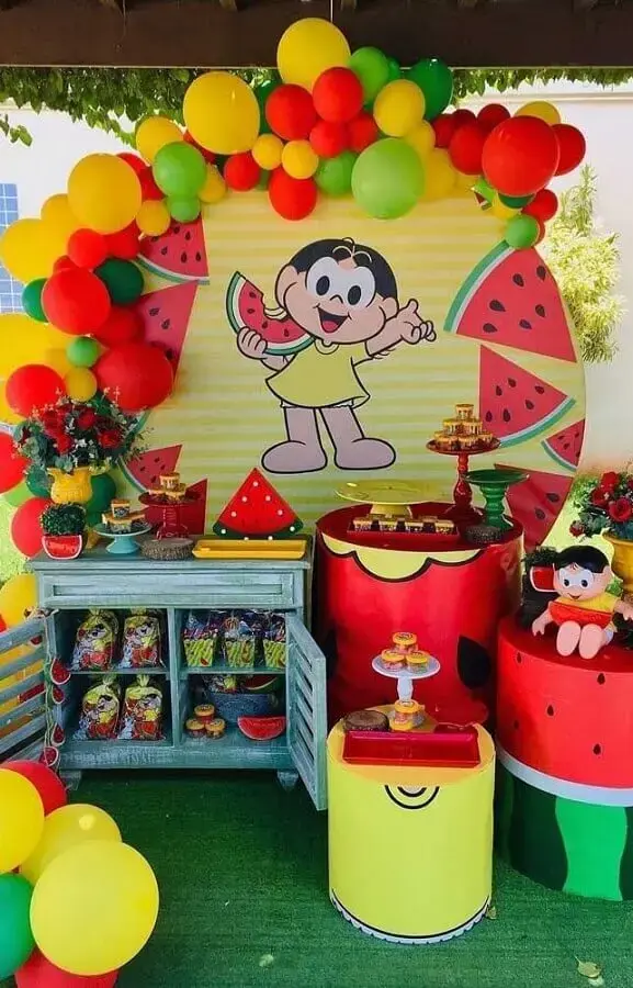 decoração colorida para mesa de festa da magali Foto PopSugar