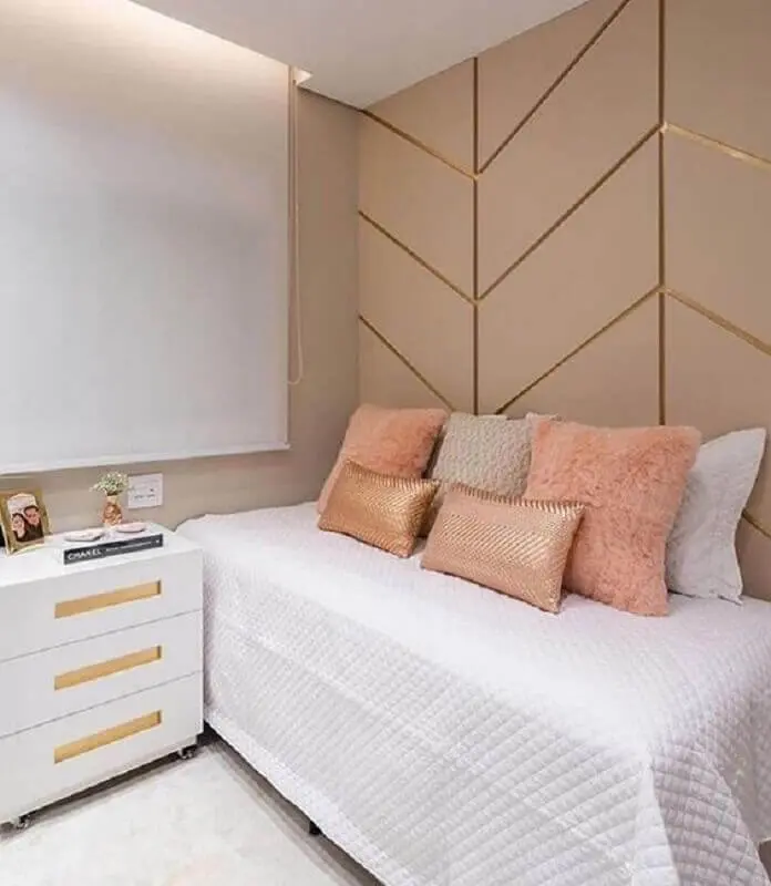 decoração delicada com almofadas para quarto juvenil feminino Foto Jeito de Casa